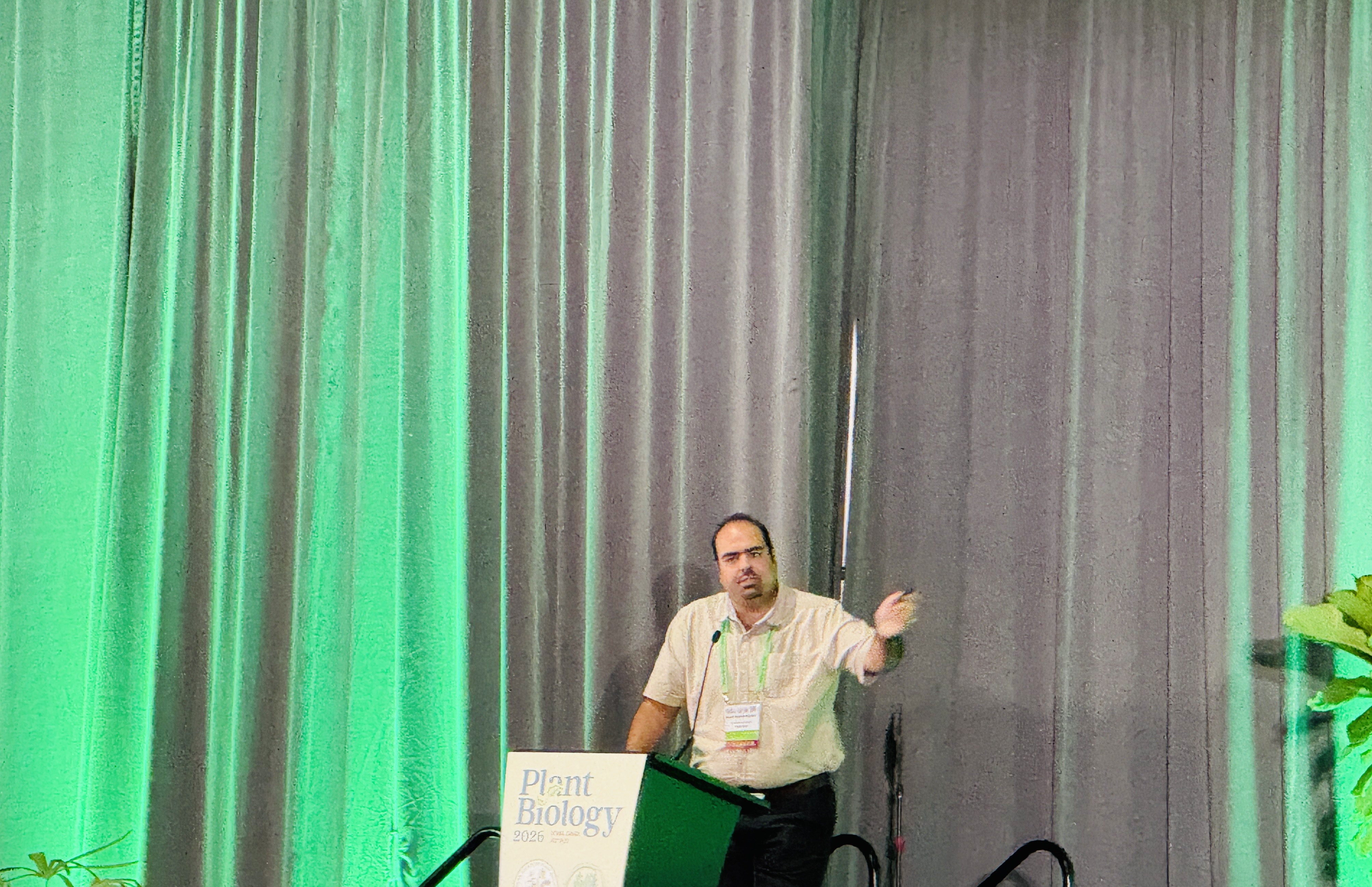Dr. Mohsen Yoosefzadeh Najafabadi presenting at ASPB 2026